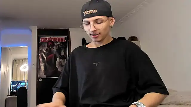 Snapshot of a_lejandro_0_8 chatting on December 21, 2024, 8:28 am a lejandro 0 8 online show from December 21, 2024, 8:28 am