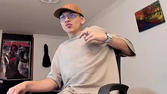 Snapshot of a_lejandro_0_8 chatting on December 25, 2024, 8:51 am a lejandro 0 8 online show from December 25, 2024, 8:51 am