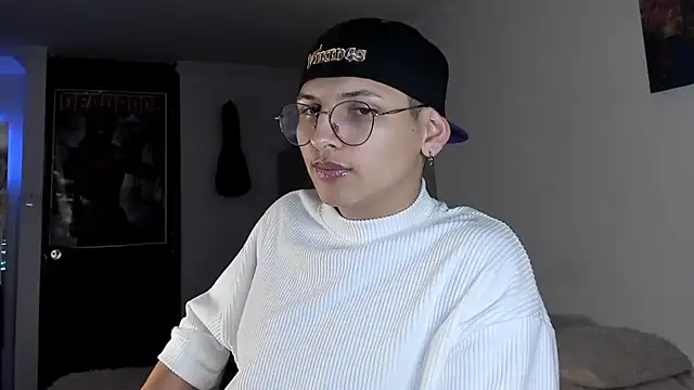 Snapshot of a_lejandro_0_8 chatting on December 26, 2024, 8:28 am a lejandro 0 8 online show from December 26, 2024, 8:28 am