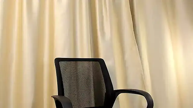 Snapshot of a_lejandro_0_8 chatting on January 15, 2025, 7:05 am a lejandro 0 8 online show from January 15, 2025, 7:05 am