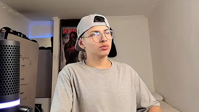 Snapshot of a_lejandro_0_8 chatting on January 20, 2025, 2:11 am a lejandro 0 8 online show from January 20, 2025, 2:11 am