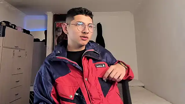 Snapshot of a_lejandro_0_8 chatting on January 21, 2025, 2:00 am a lejandro 0 8 online show from January 21, 2025, 2:00 am