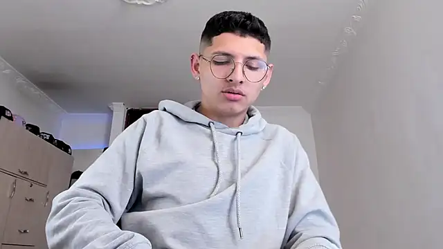 Snapshot of a_lejandro_0_8 chatting on January 22, 2025, 8:17 pm a lejandro 0 8 online show from January 22, 2025, 8:17 pm