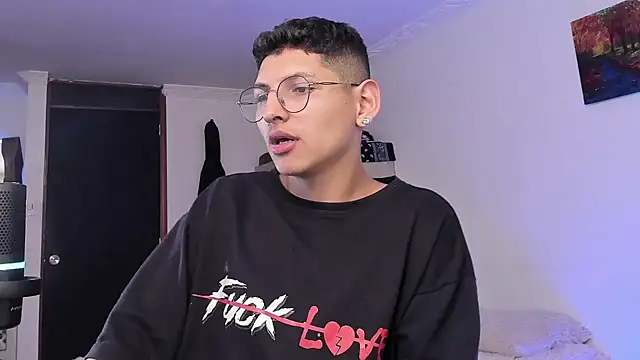 Snapshot of a_lejandro_0_8 chatting on February 2, 2025, 4:48 am a lejandro 0 8 online show from February 2, 2025, 4:48 am