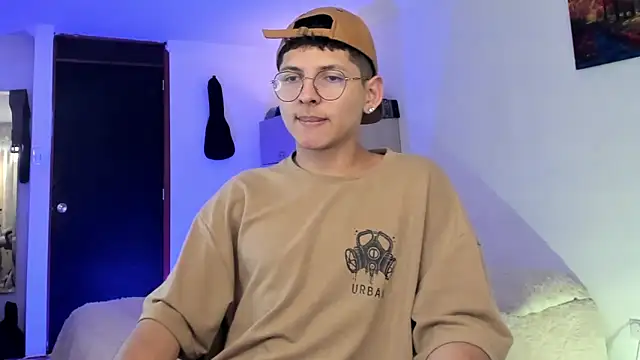 Snapshot of a_lejandro_0_8 chatting on February 4, 2025, 1:56 am a lejandro 0 8 online show from February 4, 2025, 1:56 am