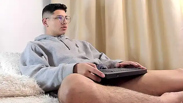 Snapshot of a_lejandro_0_8 chatting on February 9, 2025, 3:11 am a lejandro 0 8 online show from February 9, 2025, 3:11 am