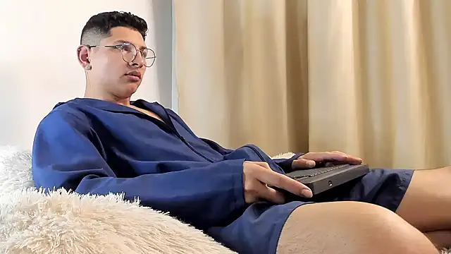 Snapshot of a_lejandro_0_8 chatting on February 10, 2025, 3:03 am a lejandro 0 8 online show from February 10, 2025, 3:03 am