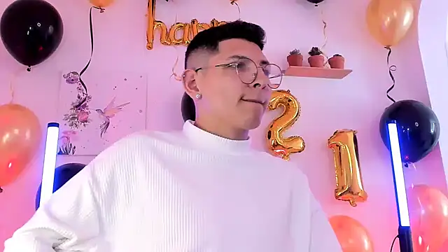 Snapshot of a_lejandro_0_8 chatting on February 18, 2025, 7:52 pm a lejandro 0 8 online show from February 18, 2025, 7:52 pm