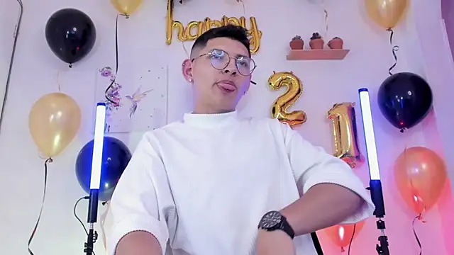 Snapshot of a_lejandro_0_8 chatting on February 19, 2025, 2:01 am a lejandro 0 8 online show from February 19, 2025, 2:01 am