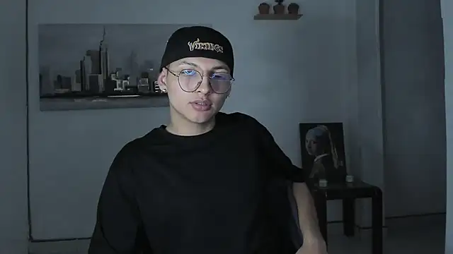 Snapshot of a_lejandro_0_8 chatting on March 1, 2025, 4:58 am a lejandro 0 8 online show from March 1, 2025, 4:58 am