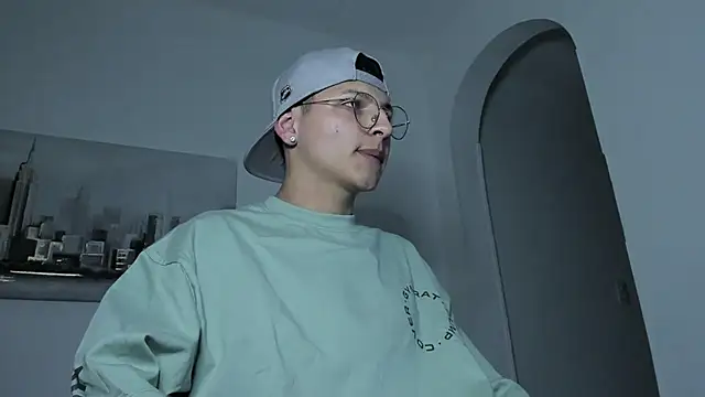 Snapshot of a_lejandro_0_8 chatting on March 2, 2025, 4:07 am a lejandro 0 8 online show from March 2, 2025, 4:07 am