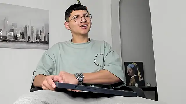 Snapshot of a_lejandro_0_8 chatting on March 7, 2025, 6:24 am a lejandro 0 8 online show from March 7, 2025, 6:24 am