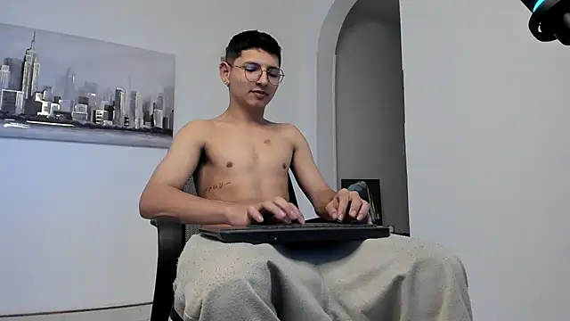 Snapshot of a_lejandro_0_8 chatting on March 8, 2025, 5:28 am a lejandro 0 8 online show from March 8, 2025, 5:28 am