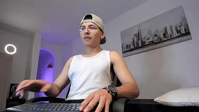 Snapshot of a_lejandro_0_8 chatting on March 10, 2025, 6:27 am a lejandro 0 8 online show from March 10, 2025, 6:27 am