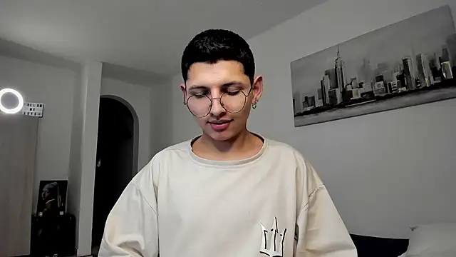 Snapshot of a_lejandro_0_8 chatting on March 12, 2025, 10:37 am a lejandro 0 8 online show from March 12, 2025, 10:37 am