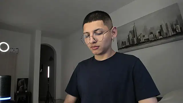 Snapshot of a_lejandro_0_8 chatting on March 14, 2025, 9:03 am a lejandro 0 8 online show from March 14, 2025, 9:03 am