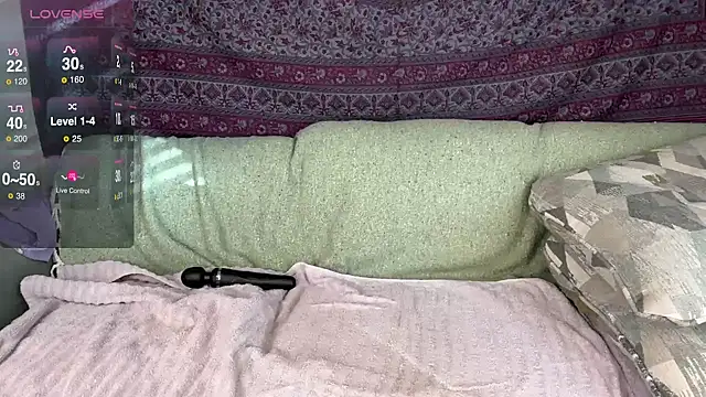 GlitterKitty108 online show from December 19, 2025, 2:13 pm