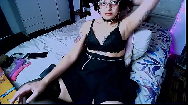 Snapshot of ConeNella chatting on October 10, 2025, 5:23 pm ConeNella online show from October 10, 2025, 5:23 pm