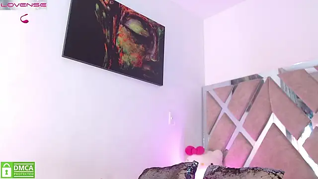 LauryMoons online show from February 4, 2026, 12:05 am