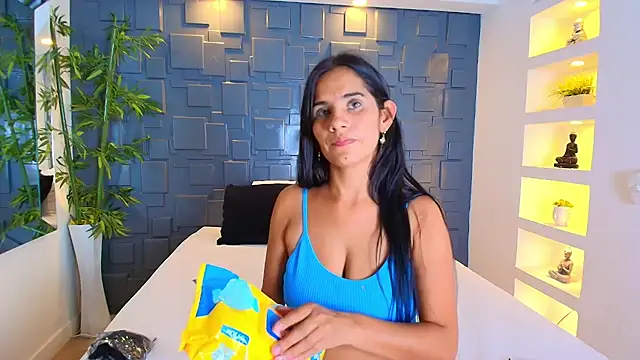 Snapshot of EmmilyCollson chatting on January 18, 2025, 5:04 pm EmmilyCollson online show from January 18, 2025, 5:04 pm