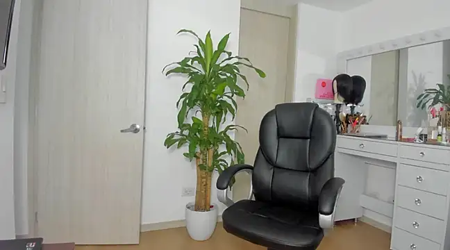 charlotte tiller online show from January 18, 2025, 8:40 pm