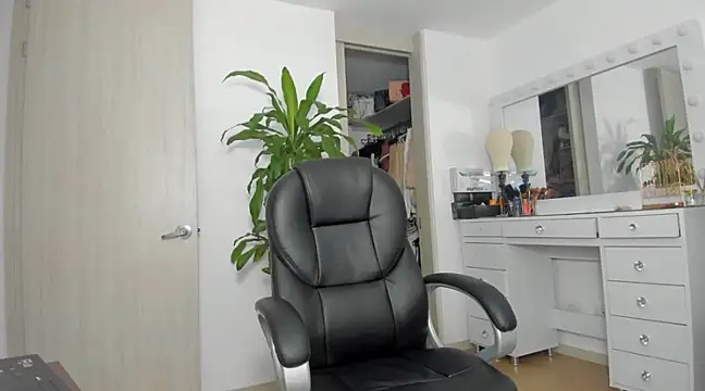 charlotte tiller online show from February 1, 2025, 11:48 pm