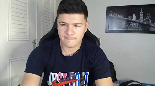 Snapshot of Plug_Control chatting on December 5, 2024, 7:38 pm Plug Control online show from December 5, 2024, 7:38 pm