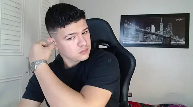 Snapshot of Plug_Control chatting on December 13, 2024, 2:27 pm Plug Control online show from December 13, 2024, 2:27 pm