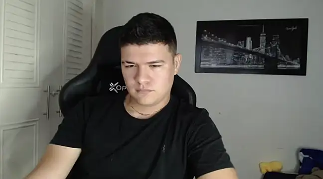 Snapshot of Plug_Control chatting on January 4, 2025, 10:24 pm Plug Control online show from January 4, 2025, 10:24 pm