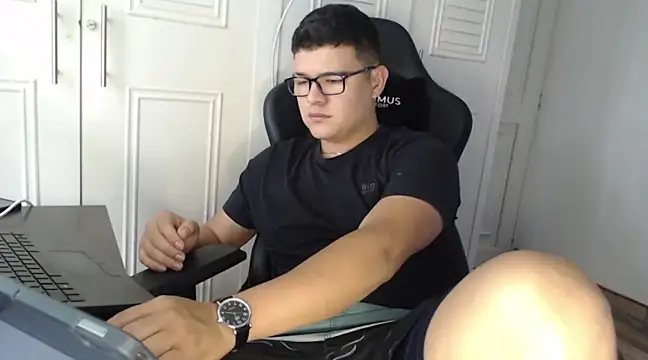 Snapshot of Plug_Control chatting on January 27, 2025, 7:03 pm Plug Control online show from January 27, 2025, 7:03 pm