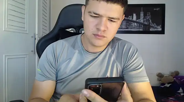 Snapshot of Plug_Control chatting on January 28, 2025, 1:49 pm Plug Control online show from January 28, 2025, 1:49 pm