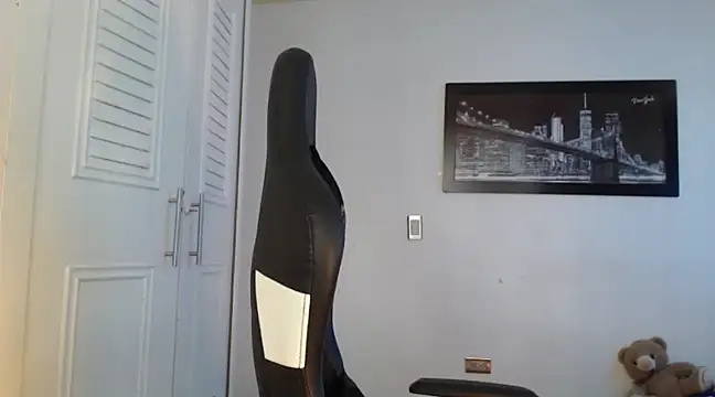 Snapshot of Plug_Control chatting on January 29, 2025, 8:25 pm Plug Control online show from January 29, 2025, 8:25 pm