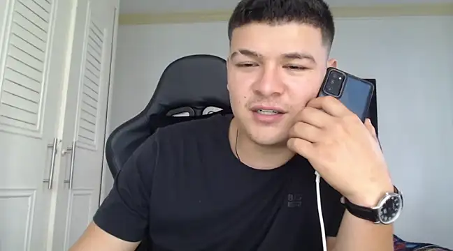 Snapshot of Plug_Control chatting on February 1, 2025, 4:11 pm Plug Control online show from February 1, 2025, 4:11 pm