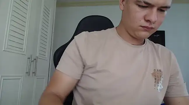 Snapshot of Plug_Control chatting on February 2, 2025, 5:15 pm Plug Control online show from February 2, 2025, 5:15 pm