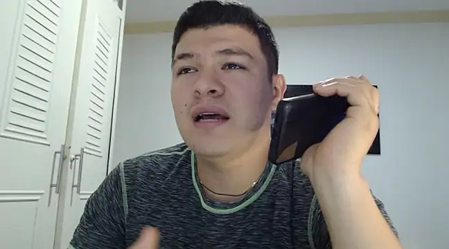 Snapshot of Plug_Control chatting on February 11, 2025, 3:29 pm Plug Control online show from February 11, 2025, 3:29 pm