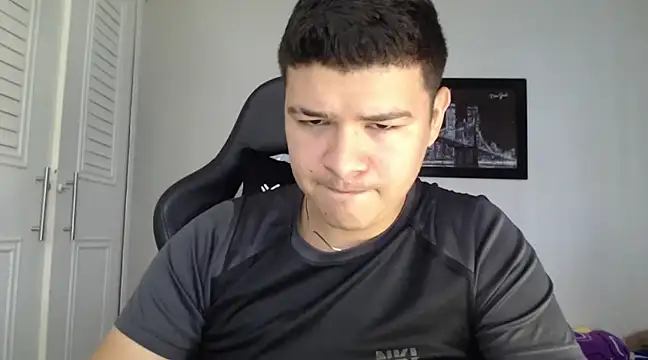 Snapshot of Plug_Control chatting on February 12, 2025, 3:16 pm Plug Control online show from February 12, 2025, 3:16 pm