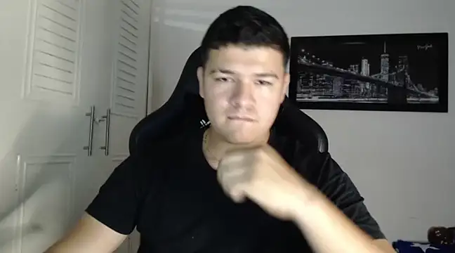 Snapshot of Plug_Control chatting on February 13, 2025, 1:50 am Plug Control online show from February 13, 2025, 1:50 am