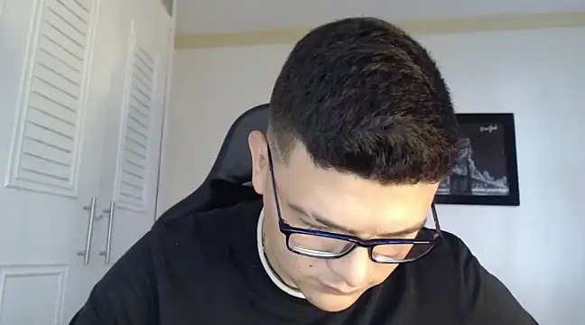 Snapshot of Plug_Control chatting on February 15, 2025, 6:12 pm Plug Control online show from February 15, 2025, 6:12 pm