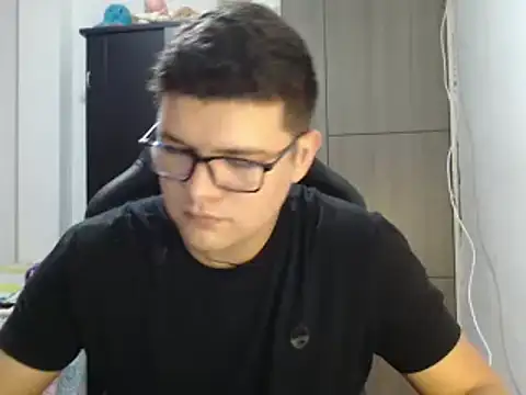 Snapshot of Plug_Control chatting on February 28, 2025, 6:20 pm Plug Control online show from February 28, 2025, 6:20 pm