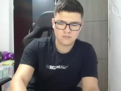 Snapshot of Plug_Control chatting on March 6, 2025, 6:05 pm Plug Control online show from March 6, 2025, 6:05 pm