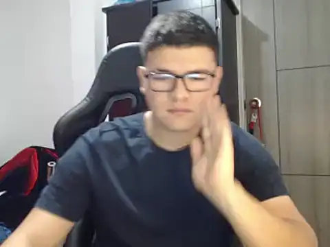 Snapshot of Plug_Control chatting on March 7, 2025, 2:12 pm Plug Control online show from March 7, 2025, 2:12 pm