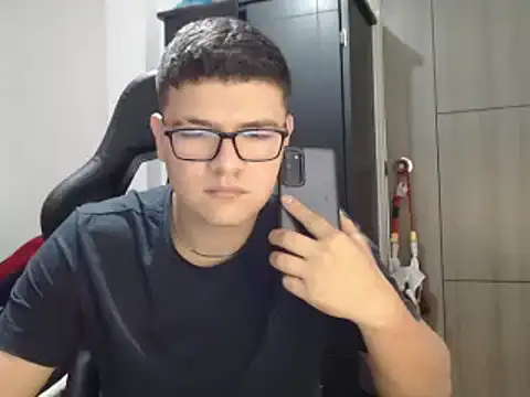 Snapshot of Plug_Control chatting on March 7, 2025, 5:17 pm Plug Control online show from March 7, 2025, 5:17 pm