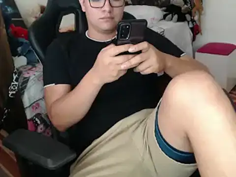 Snapshot of Plug_Control chatting on March 13, 2025, 4:12 pm Plug Control online show from March 13, 2025, 4:12 pm