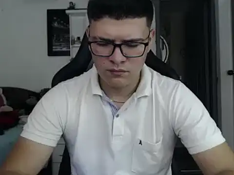 Snapshot of Plug_Control chatting on March 22, 2025, 5:41 pm Plug Control online show from March 22, 2025, 5:41 pm