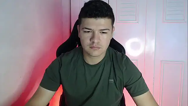 Snapshot of Plug_Control chatting on September 10, 2025, 1:44 pm Plug Control online show from September 10, 2025, 1:44 pm