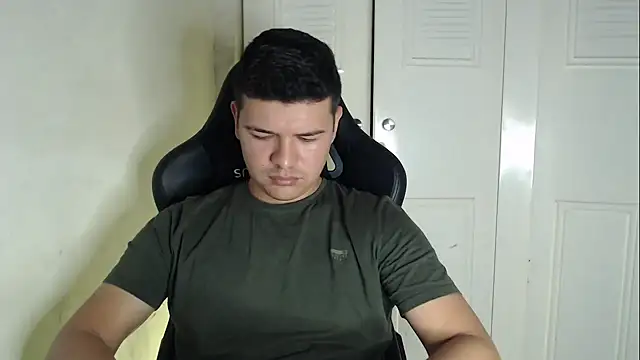 Snapshot of Plug_Control chatting on September 11, 2025, 4:34 am Plug Control online show from September 11, 2025, 4:34 am