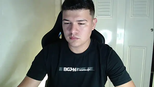 Snapshot of Plug_Control chatting on September 24, 2025, 4:16 am Plug Control online show from September 24, 2025, 4:16 am