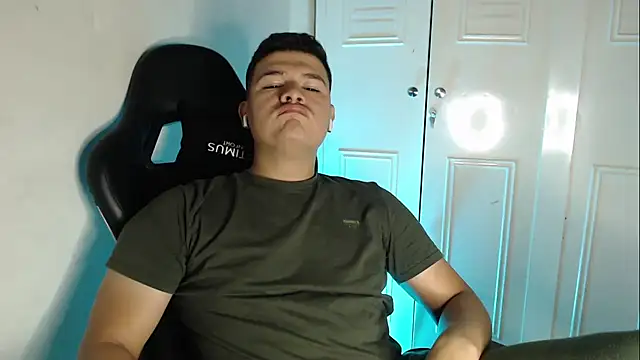 Plug Control online show from September 25, 2025, 4:27 am