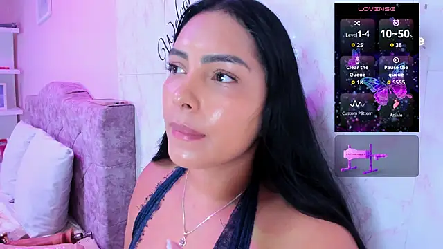 Snapshot of evelinn_belen chatting on June 3, 2026, 1:14 pm evelinn belen online show from June 3, 2026, 1:14 pm