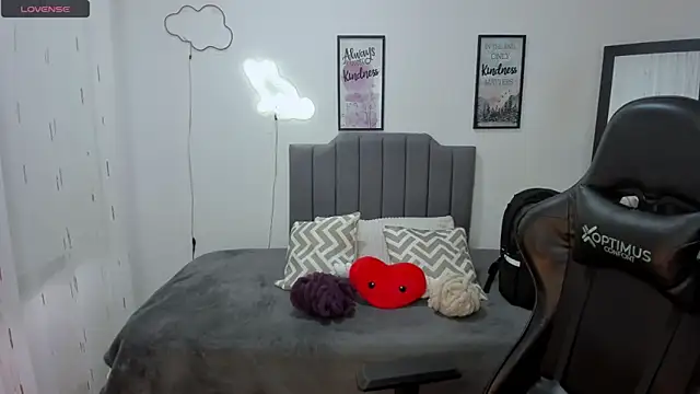 Amy joones online show from September 9, 2025, 11:21 am